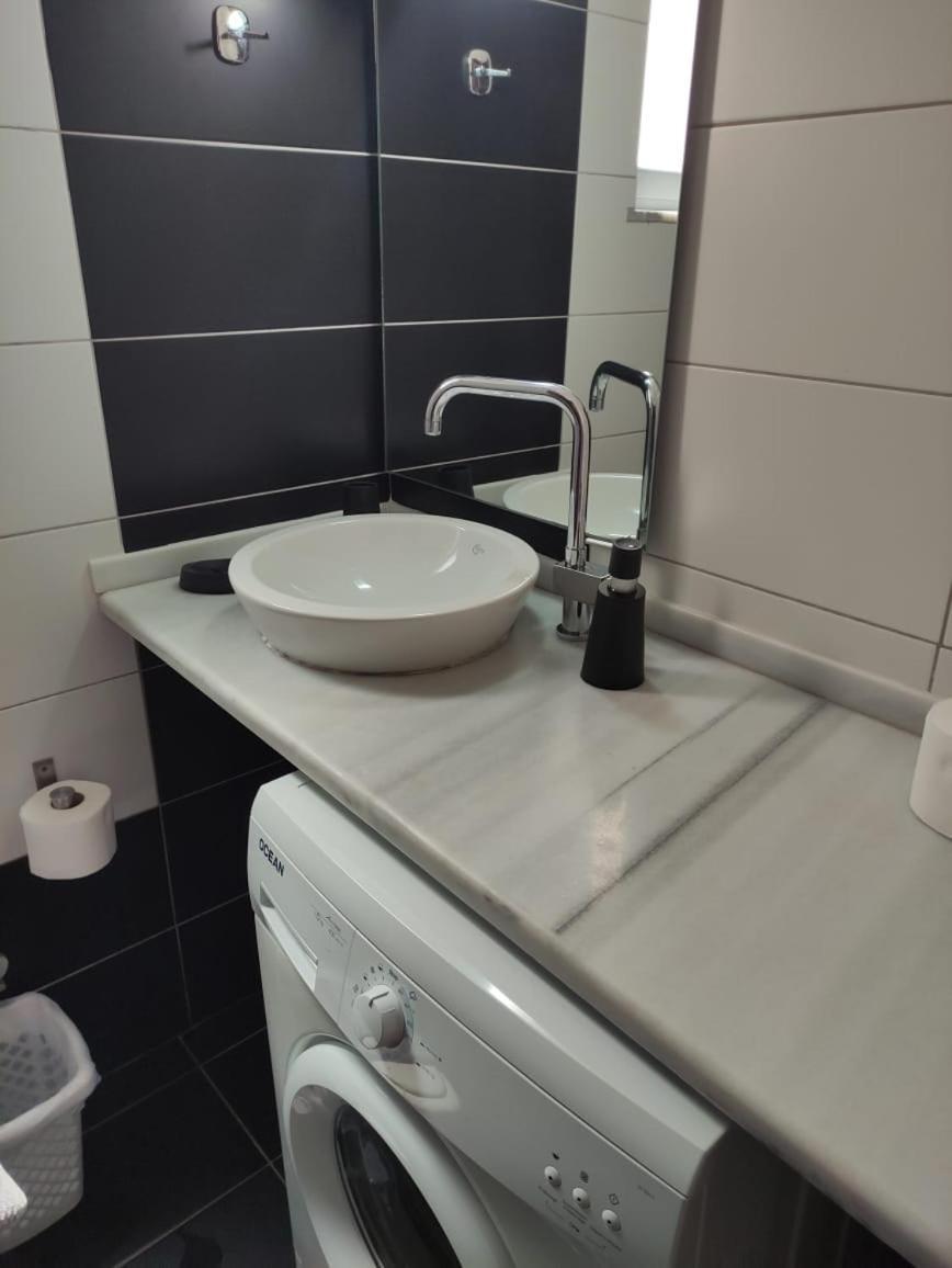 Adam Apartments ساراندا المظهر الخارجي الصورة