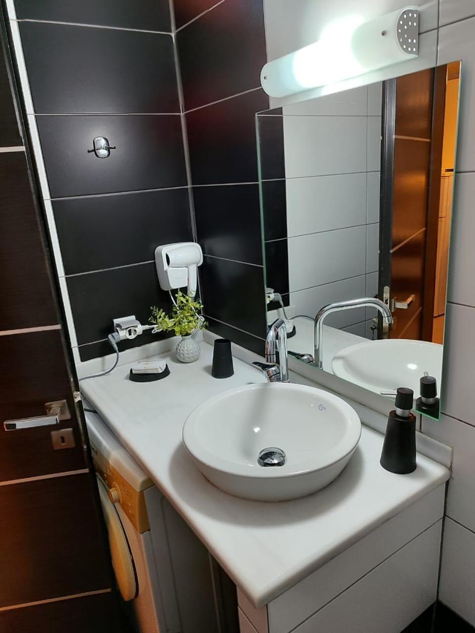 Adam Apartments ساراندا المظهر الخارجي الصورة