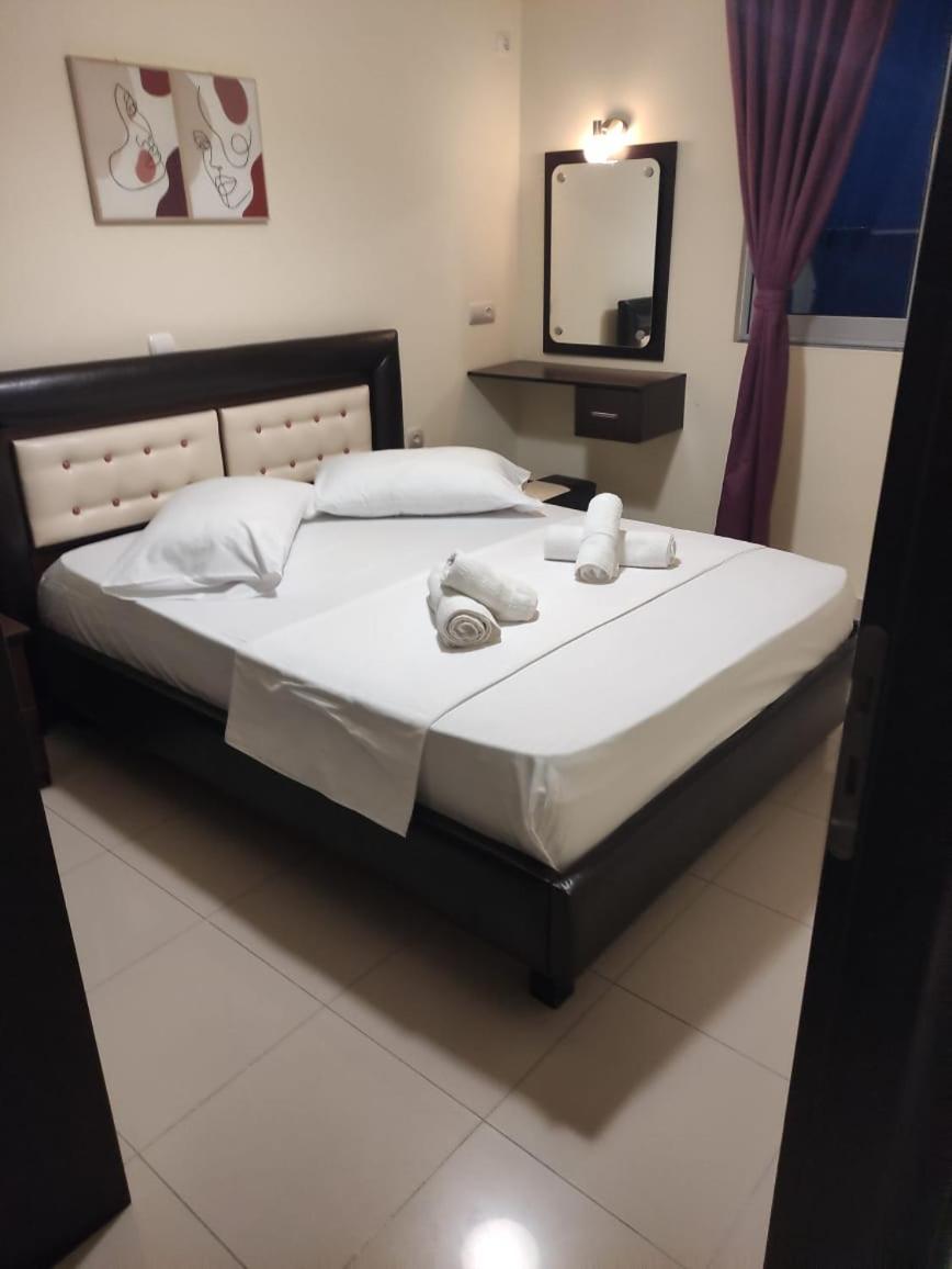 Adam Apartments ساراندا المظهر الخارجي الصورة